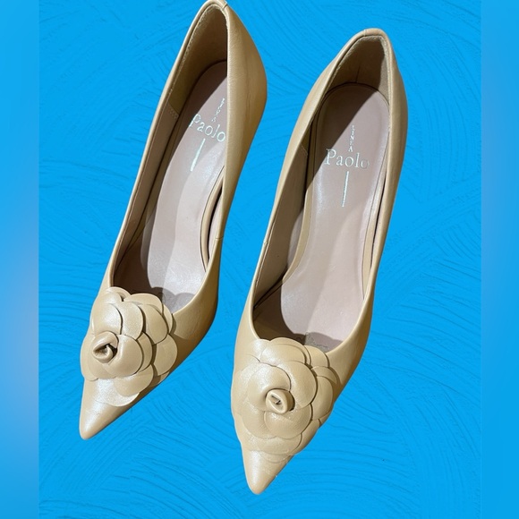 Linda Paolo tan heels with floral leather appliqué - Picture 7 of 9